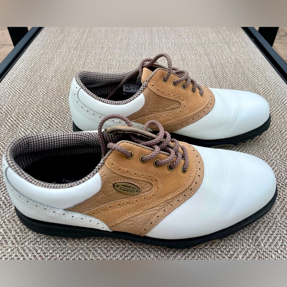 Ladies Footjoy Golf Shoes: 7